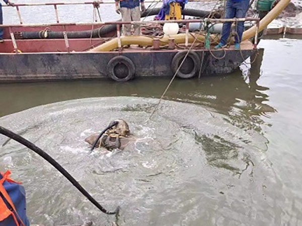 酒泉水下打捞